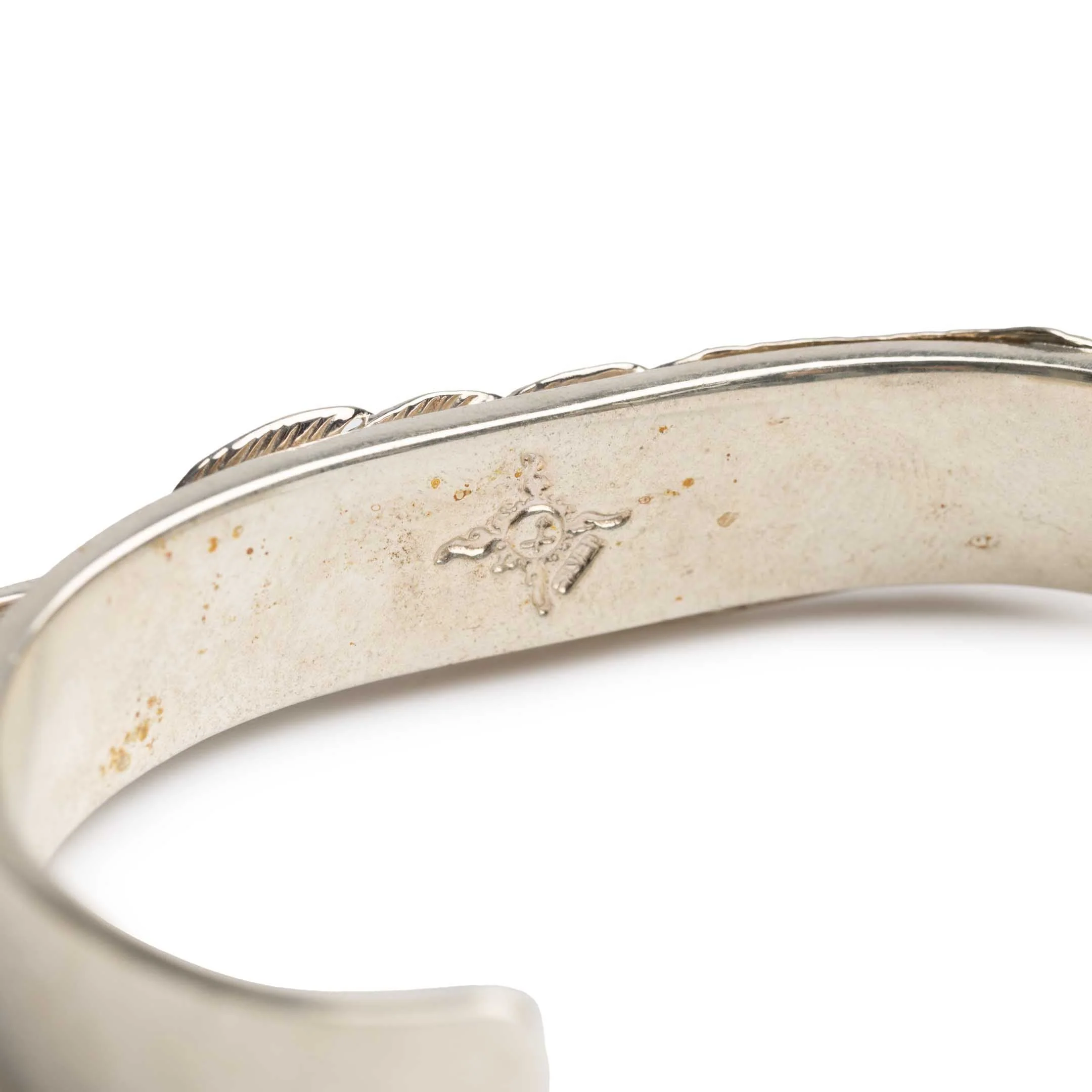 First Arrow’s BR-149 Flat Hammered 12MM Bangle with Kazekiri Feather - Image 3