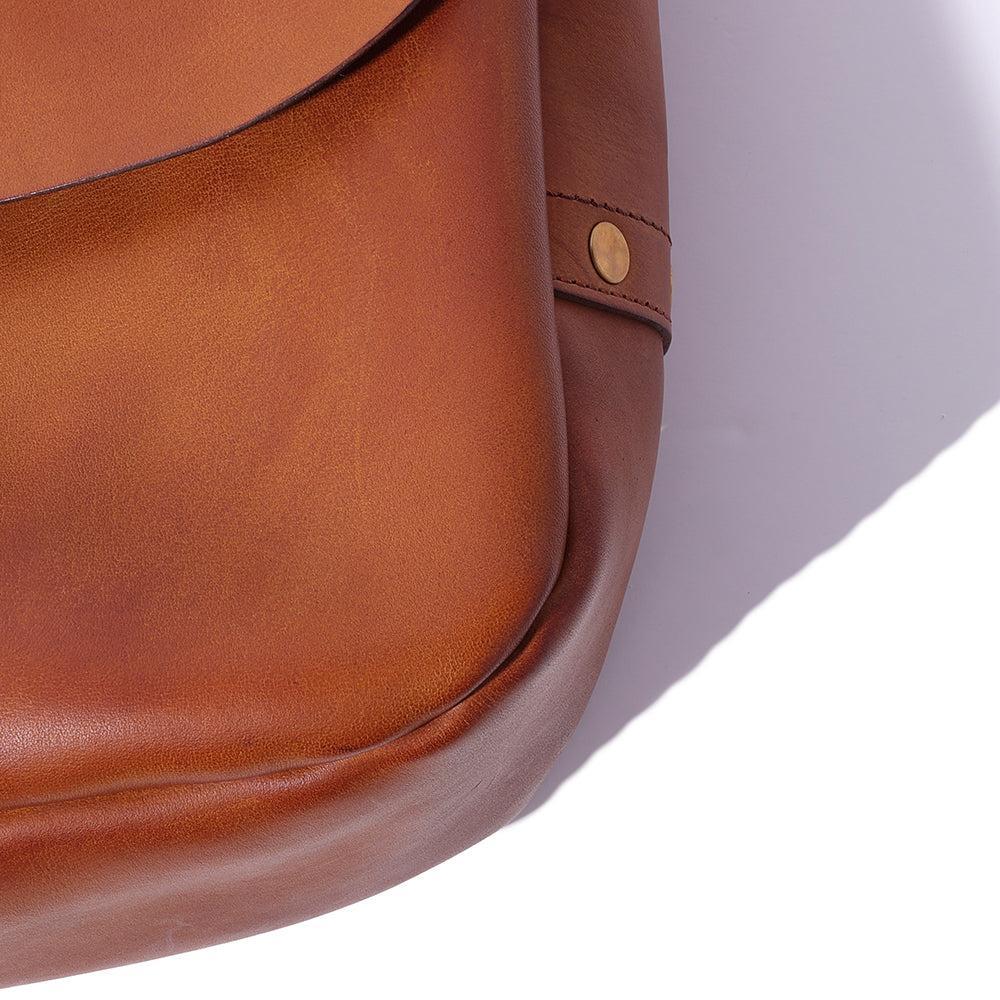 Vasco Leather Postman Shoulder Bag (Large) Camel - Image 5